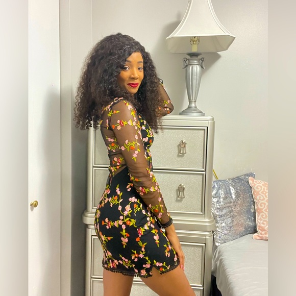 Black and floral dress - Picture 3 of 5